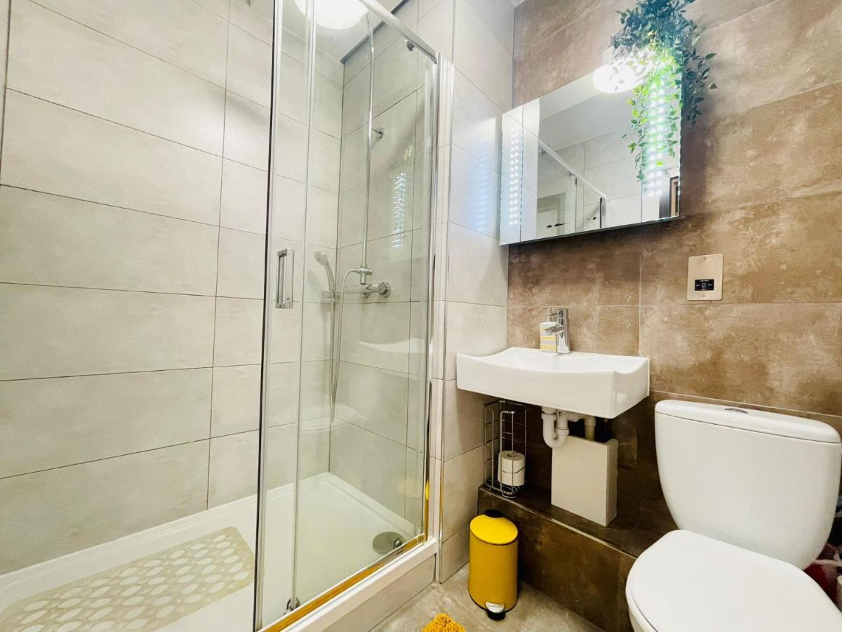 Park Street Apartment Luton By Hostaguest المظهر الخارجي الصورة